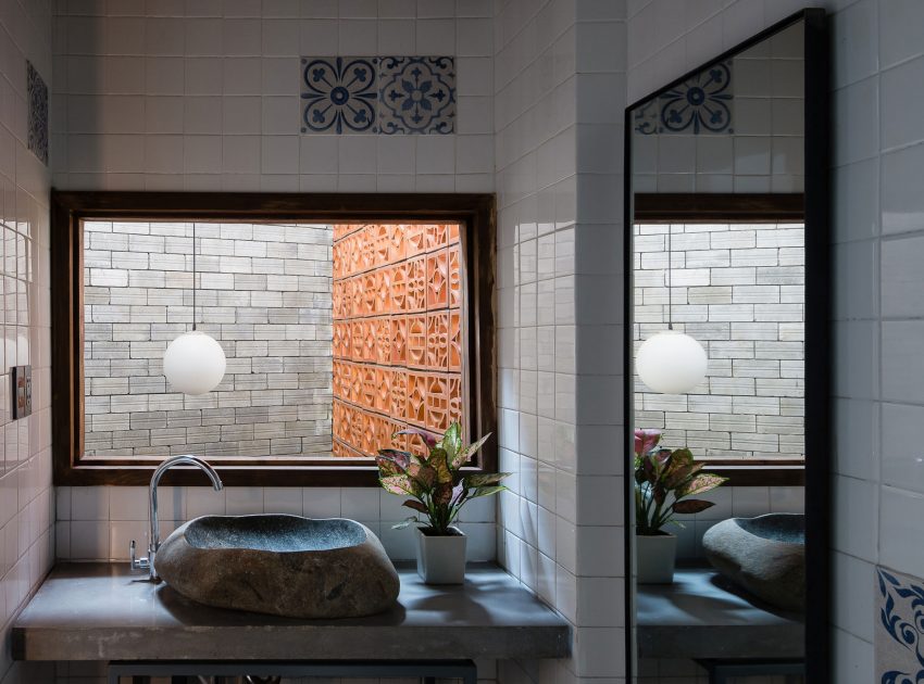 A Light-Filled Contemporary Home for Three Buddhists in Ho Chi Minh, Vietnam by H.A (18)