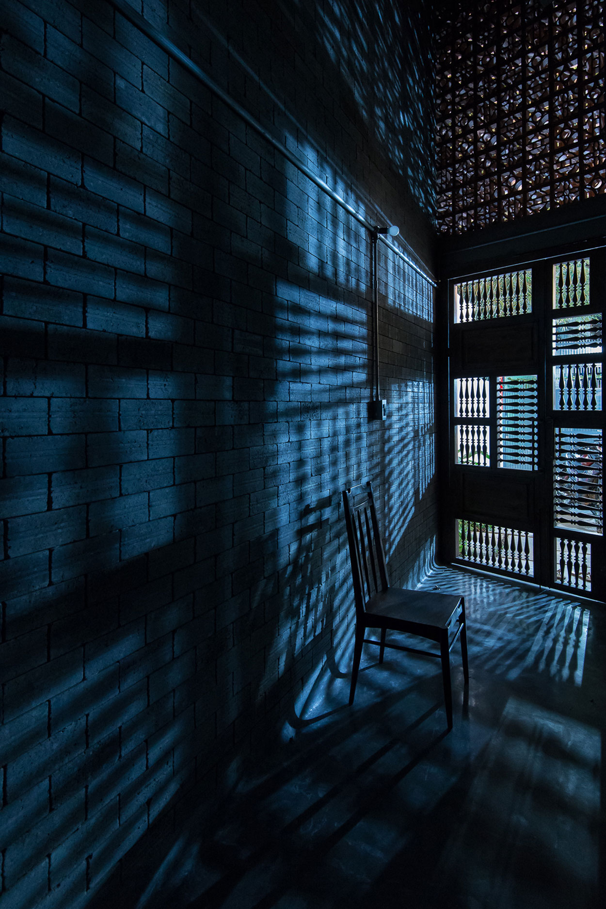 A Light-Filled Contemporary Home for Three Buddhists in Ho Chi Minh, Vietnam by H.A (23)