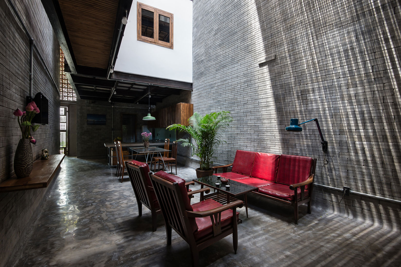 A Light-Filled Contemporary Home for Three Buddhists in Ho Chi Minh, Vietnam by H.A (3)