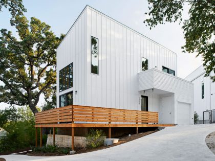 A Light and Bright Contemporary Home Surrounded by Lush Vegetation in Austin, Texas by Derrington Building Studio (1)