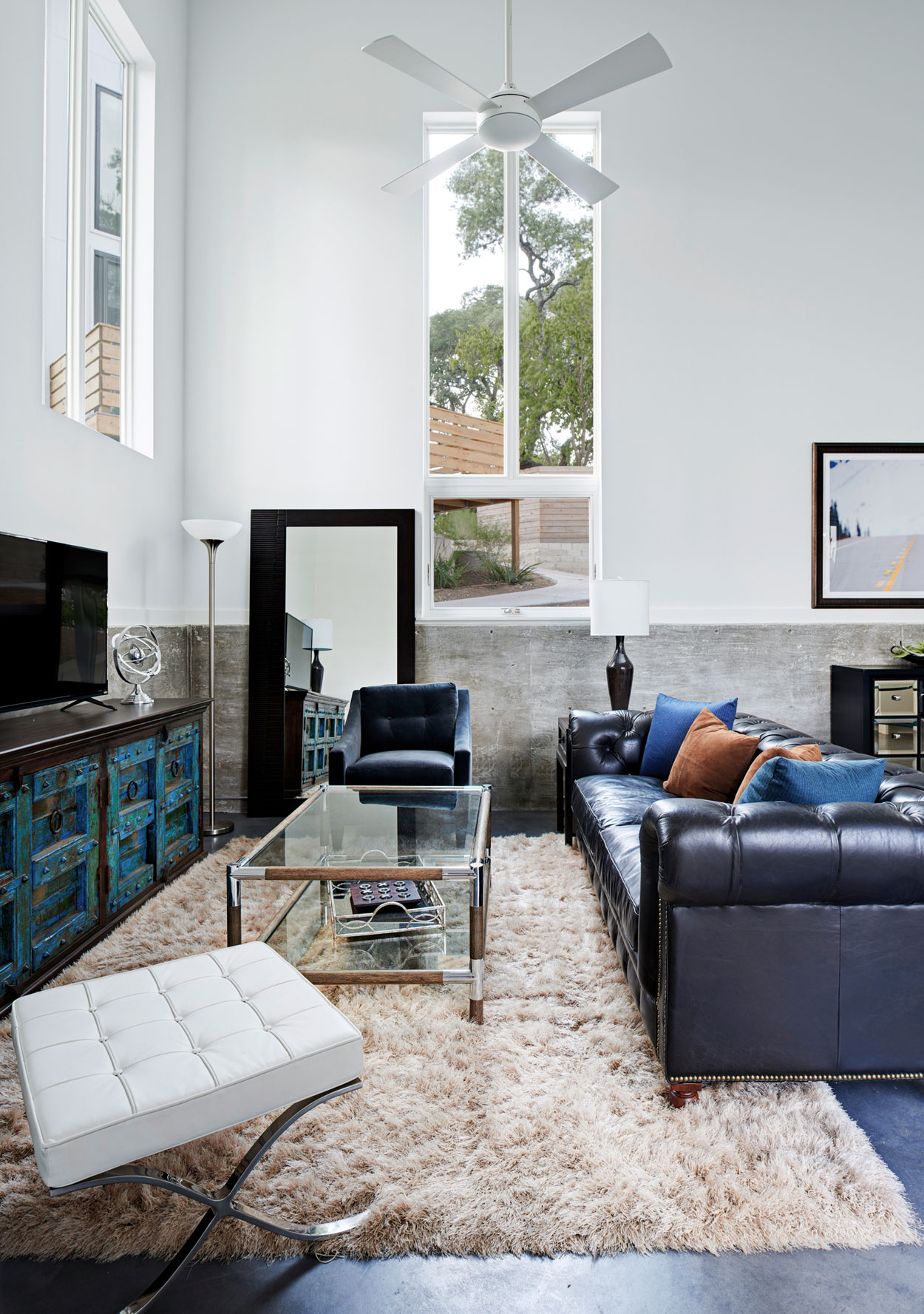 A Light and Bright Contemporary Home Surrounded by Lush Vegetation in Austin, Texas by Derrington Building Studio (8)