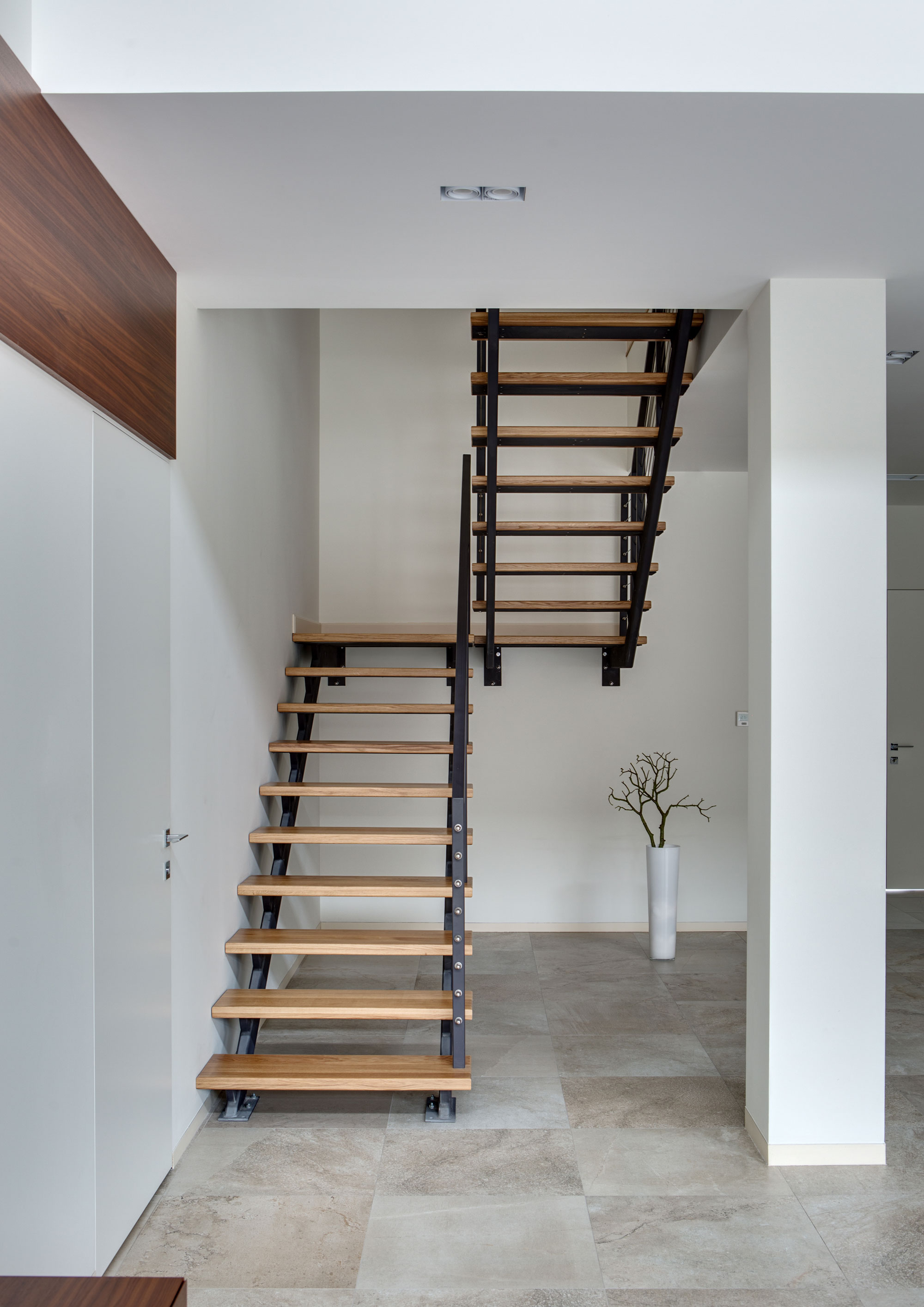A Light and Spacious Home with an Exquisite Interior in Kiev by Prodan Design & Kirill Konstantinov (11)