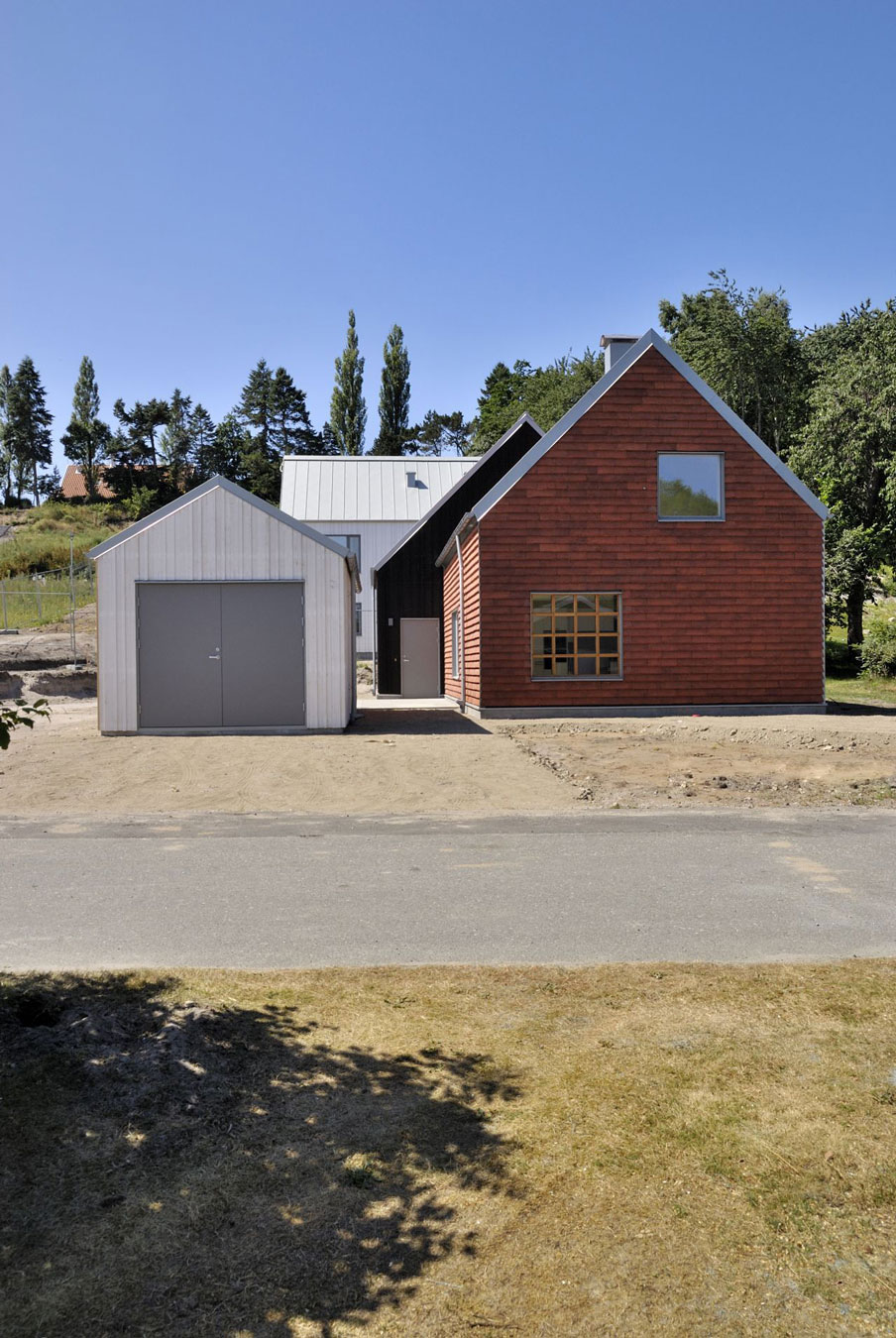 A Lofty Contemporary House with a Concrete Fireplace and High Ceilings in Kivik, Sweden by sandellsandberg arkitekter AB (1)