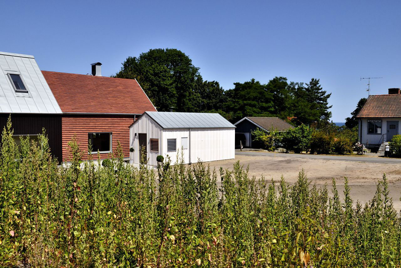 A Lofty Contemporary House with a Concrete Fireplace and High Ceilings in Kivik, Sweden by sandellsandberg arkitekter AB (2)