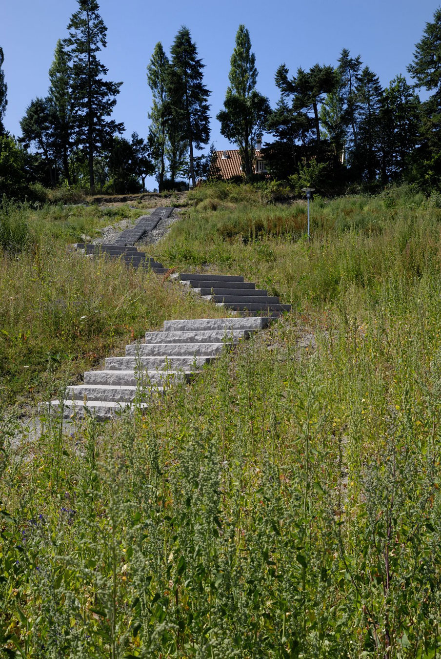 A Lofty Contemporary House with a Concrete Fireplace and High Ceilings in Kivik, Sweden by sandellsandberg arkitekter AB (4)