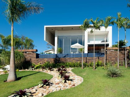 A Luminous Contemporary Home for a Young Couple with Two Children in Goiás by Dayala + Rafael Arquitetura (1)