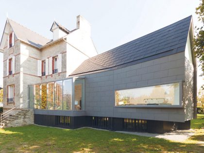 A Luminous Contemporary Home with Stunning Living Room in Saint-Cast-le-Guildo, France by Feld Architecture (1)