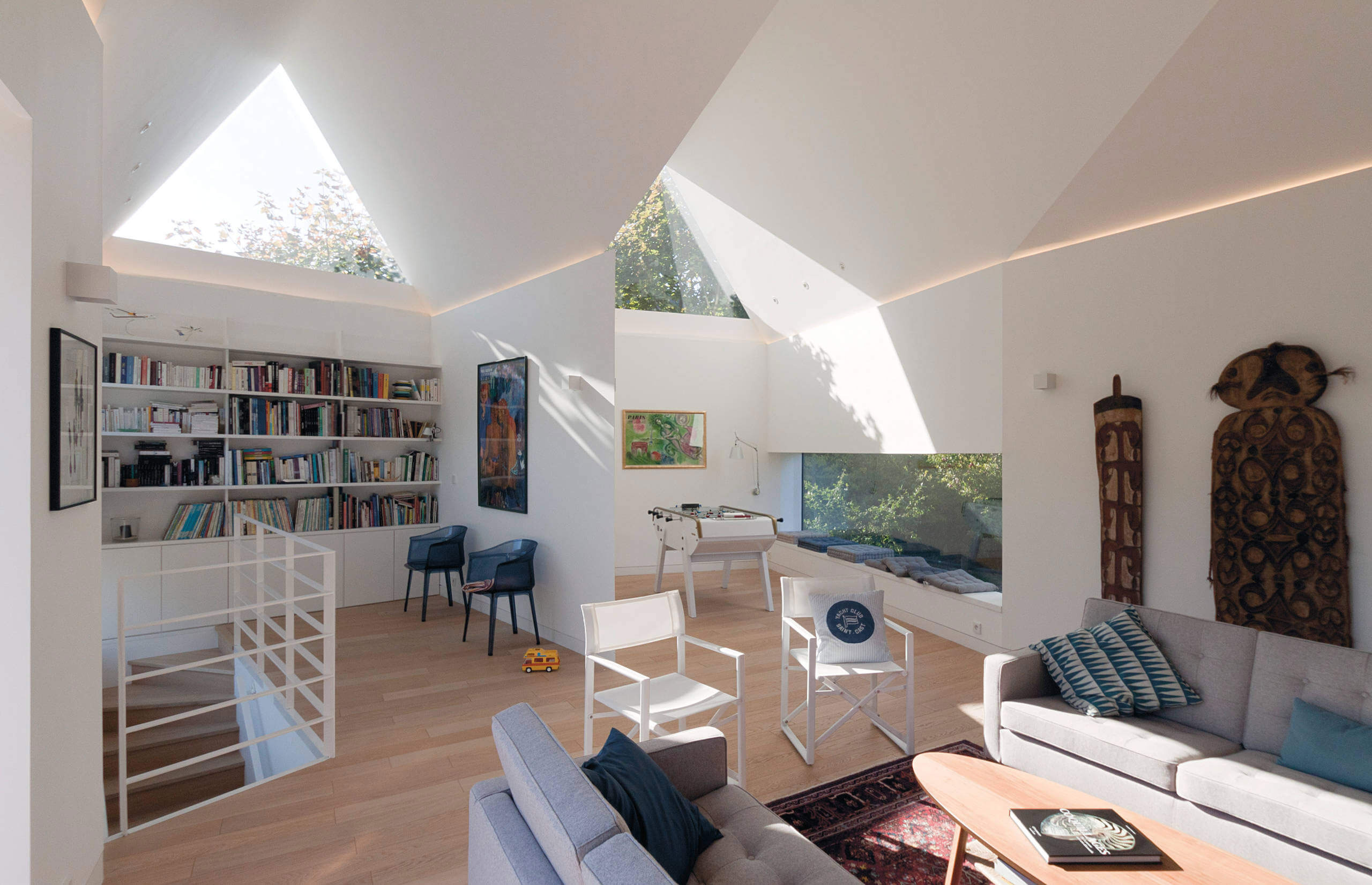 A Luminous Contemporary Home with Stunning Living Room in Saint-Cast-le-Guildo, France by Feld Architecture (10)