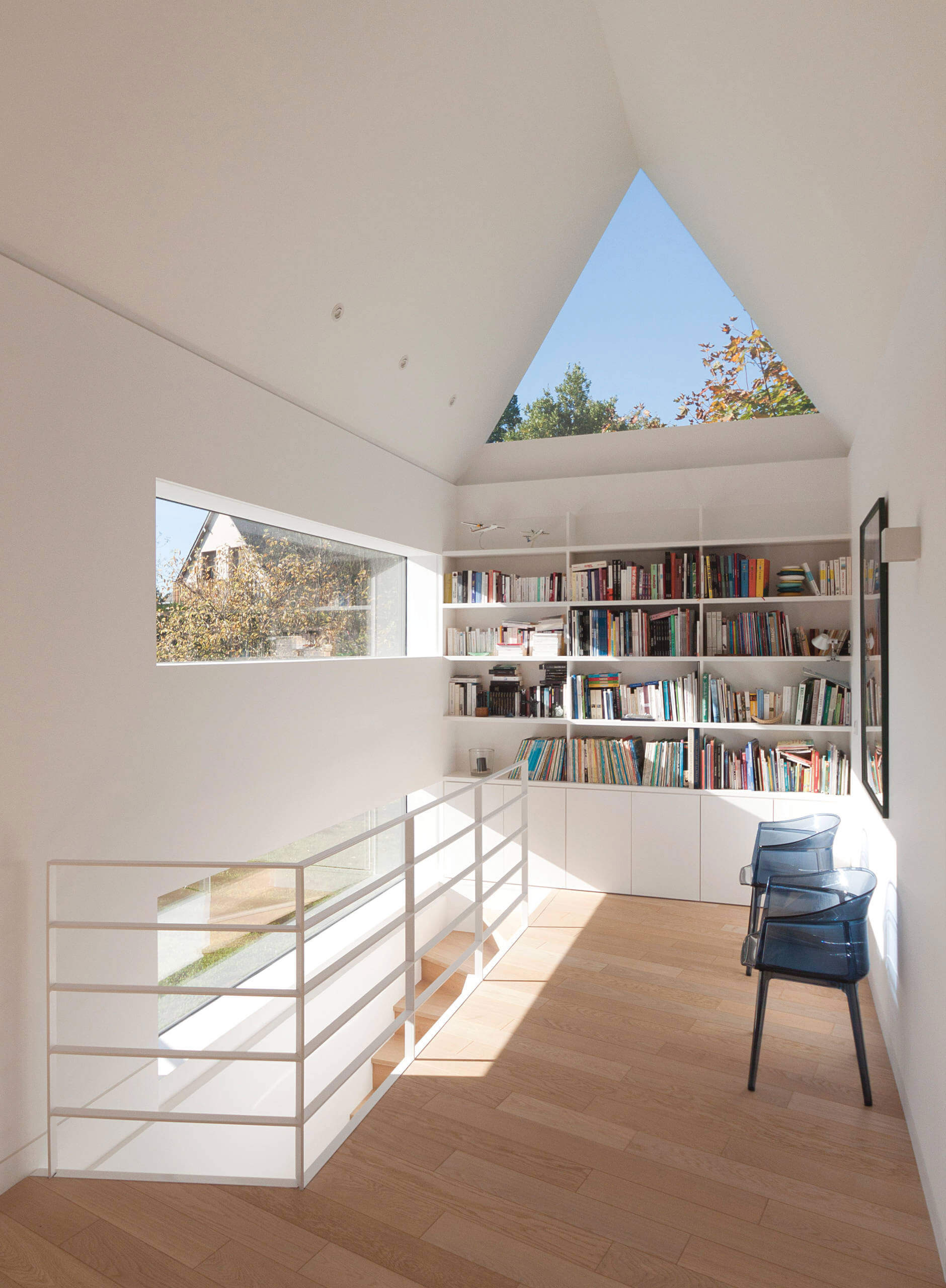 A Luminous Contemporary Home with Stunning Living Room in Saint-Cast-le-Guildo, France by Feld Architecture (13)
