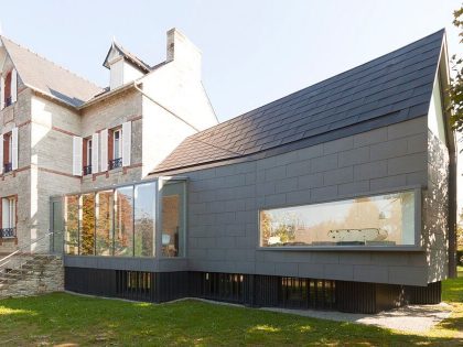 A Luminous Contemporary Home with Stunning Living Room in Saint-Cast-le-Guildo, France by Feld Architecture (2)