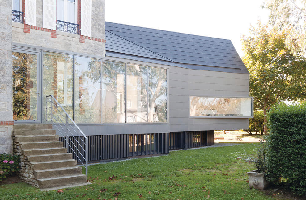 A Luminous Contemporary Home with Stunning Living Room in Saint-Cast-le-Guildo, France by Feld Architecture (3)