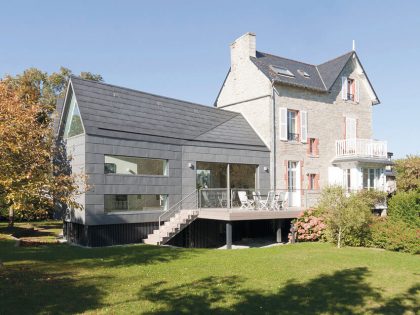 A Luminous Contemporary Home with Stunning Living Room in Saint-Cast-le-Guildo, France by Feld Architecture (4)