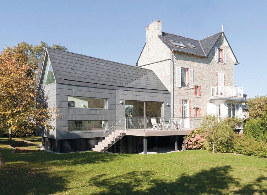 A Luminous Contemporary Home with Stunning Living Room in Saint-Cast-le-Guildo, France by Feld Architecture (4)