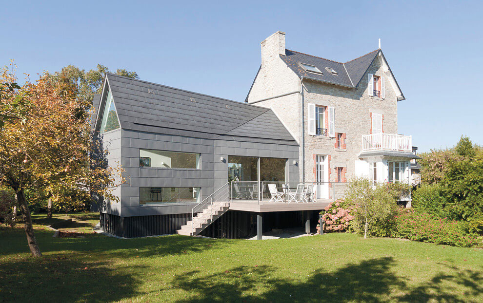 A Luminous Contemporary Home with Stunning Living Room in Saint-Cast-le-Guildo, France by Feld Architecture (4)