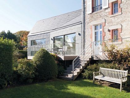 A Luminous Contemporary Home with Stunning Living Room in Saint-Cast-le-Guildo, France by Feld Architecture (5)