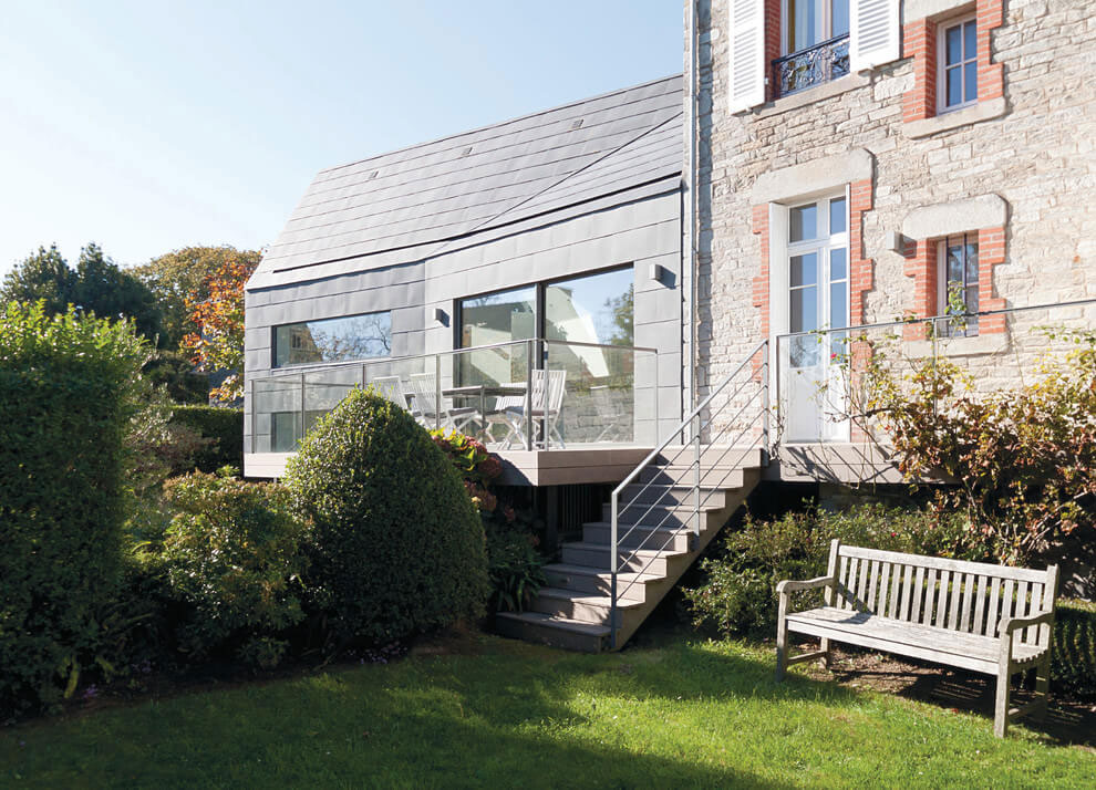 A Luminous Contemporary Home with Stunning Living Room in Saint-Cast-le-Guildo, France by Feld Architecture (5)