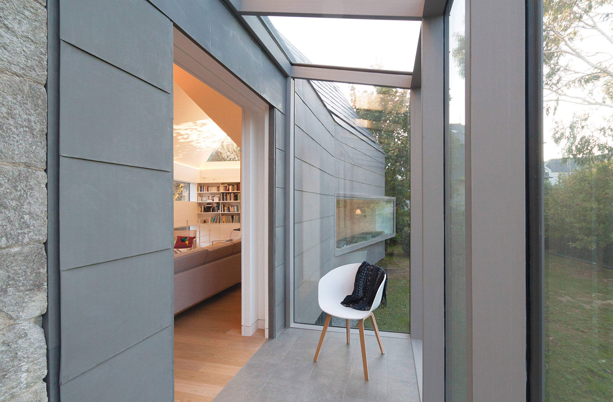 A Luminous Contemporary Home with Stunning Living Room in Saint-Cast-le-Guildo, France by Feld Architecture (6)
