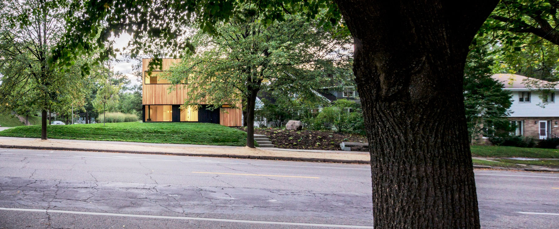 A Luminous Modern Home with Monochrome Palette in Saint Paul, Minnesota by D/O (1)