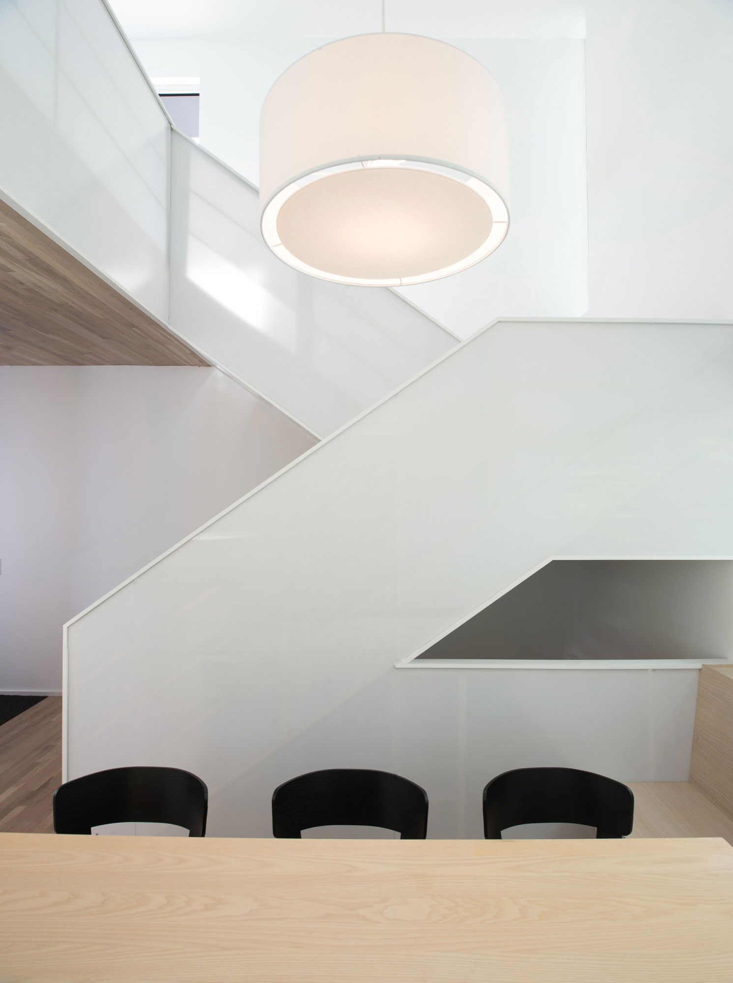 A Luminous Modern Home with Monochrome Palette in Saint Paul, Minnesota by D/O (14)