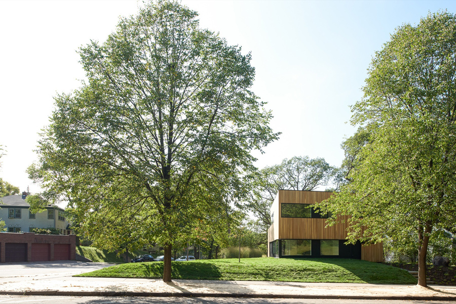 A Luminous Modern Home with Monochrome Palette in Saint Paul, Minnesota by D/O (2)