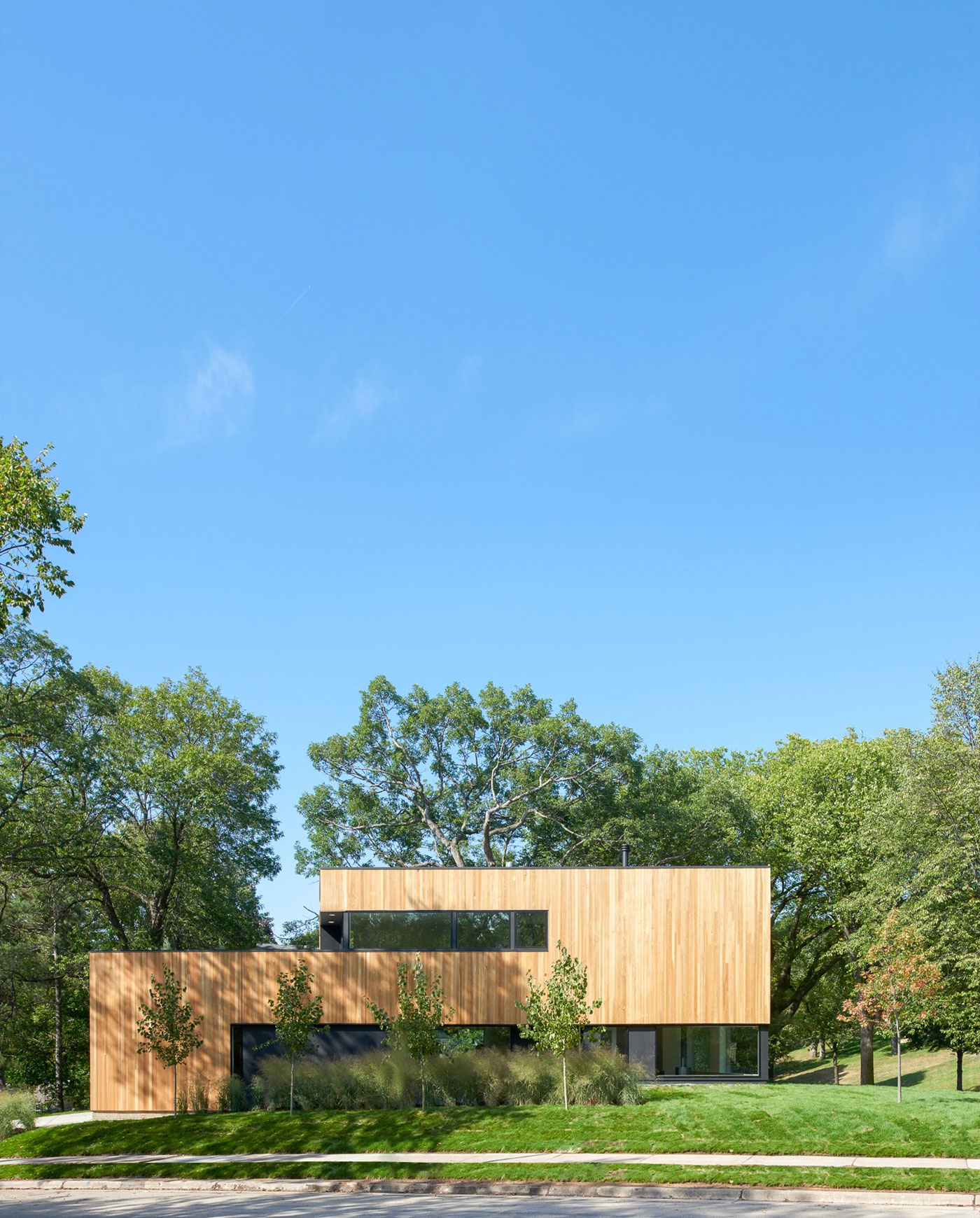A Luminous Modern Home with Monochrome Palette in Saint Paul, Minnesota by D/O (5)