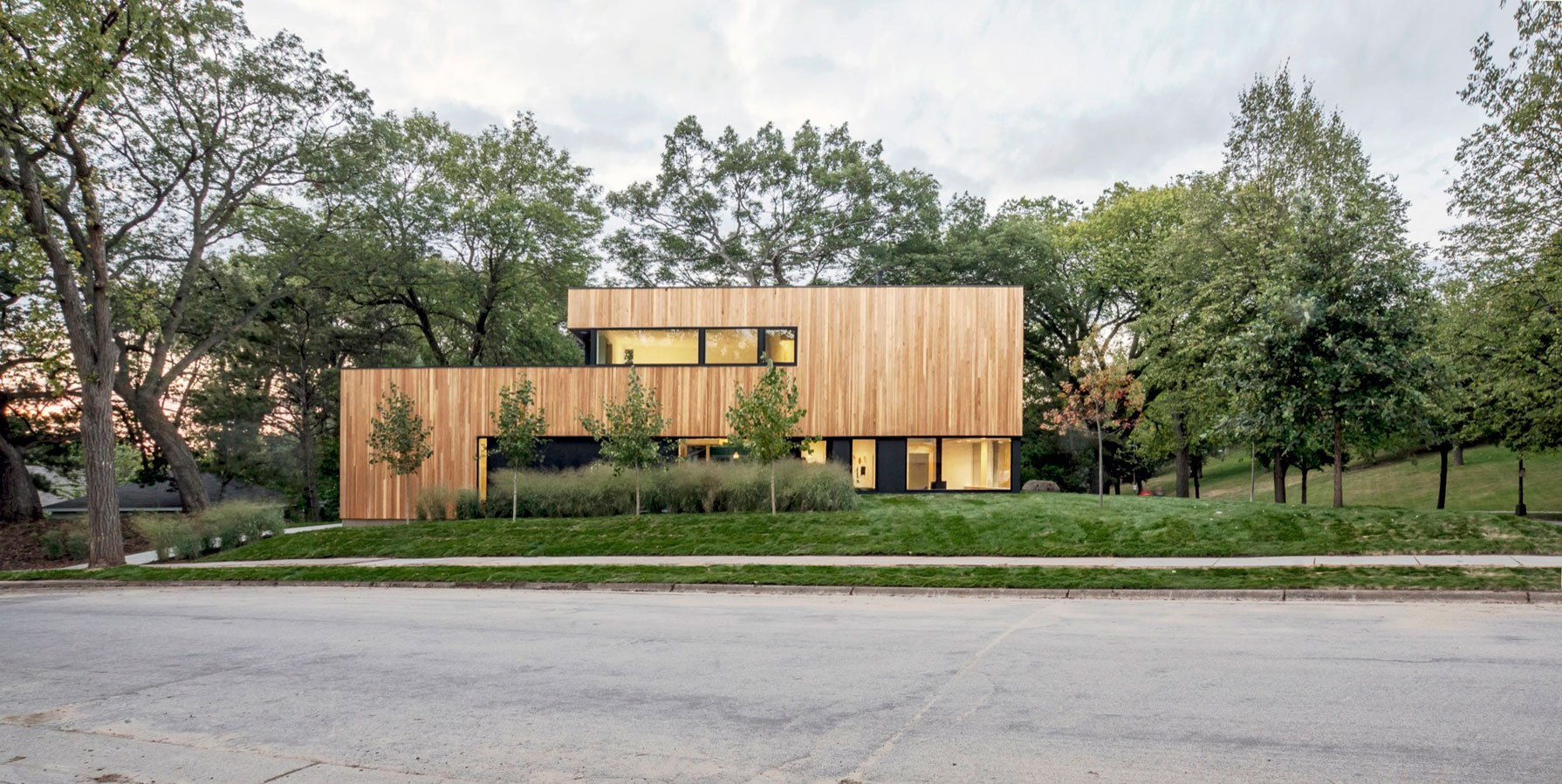 A Luminous Modern Home with Monochrome Palette in Saint Paul, Minnesota by D/O (6)
