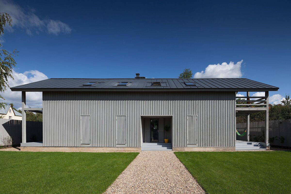 A Crisp, Bright and Monochrome Home for the Architect and His Family in Moscow by Alexey Ilyin (1)