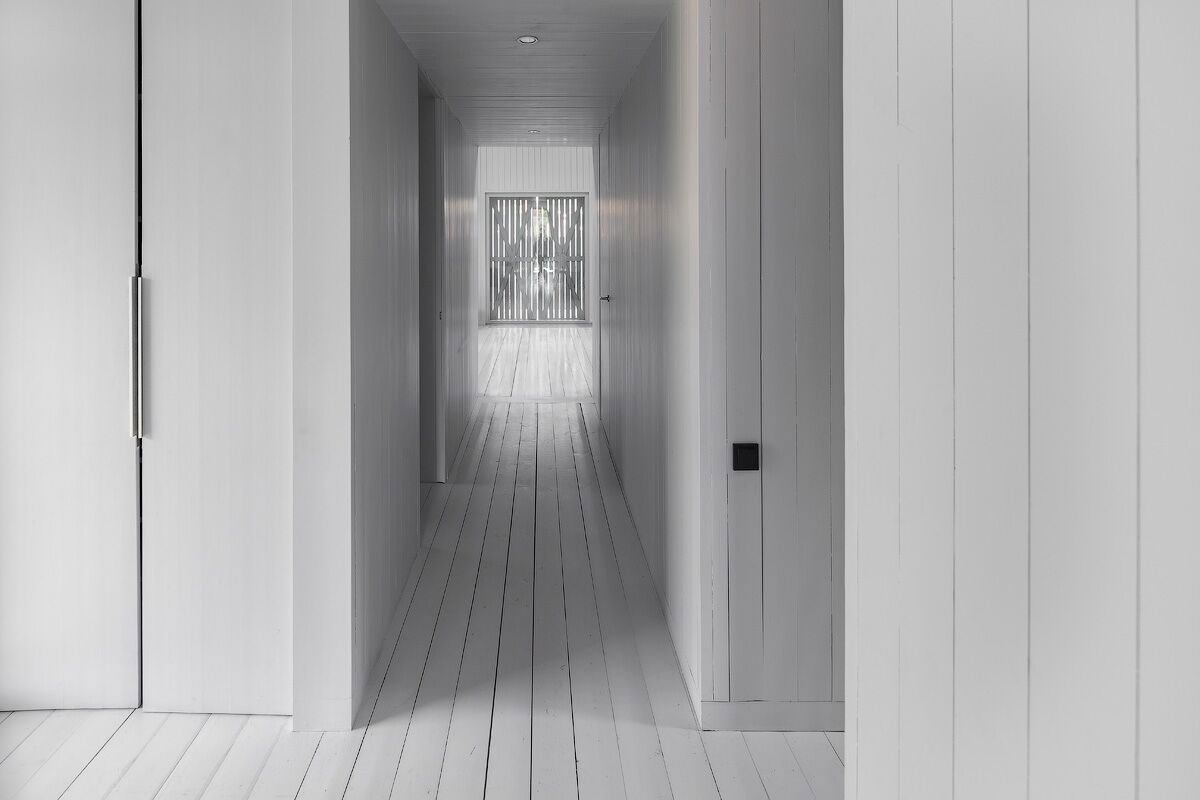 A Crisp, Bright and Monochrome Home for the Architect and His Family in Moscow by Alexey Ilyin (18)