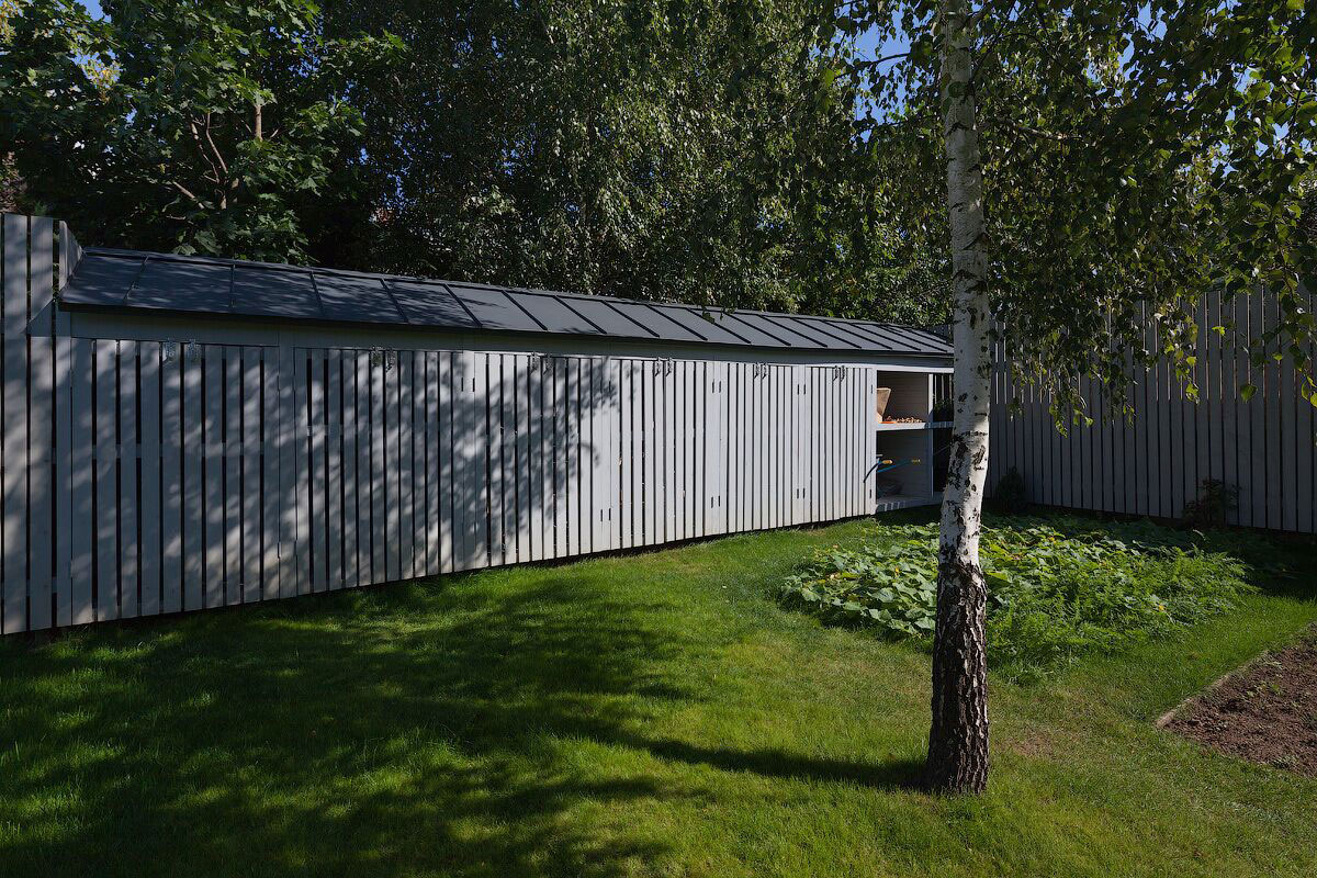 A Crisp, Bright and Monochrome Home for the Architect and His Family in Moscow by Alexey Ilyin (2)