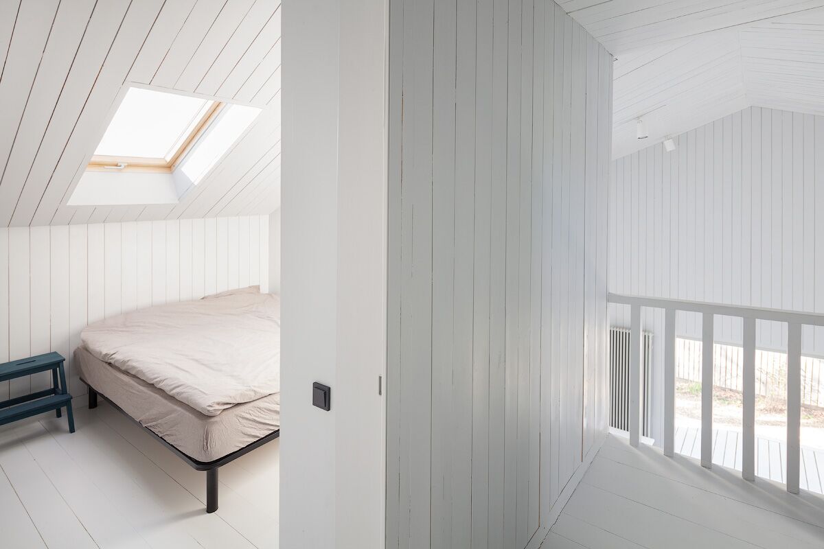 A Crisp, Bright and Monochrome Home for the Architect and His Family in Moscow by Alexey Ilyin (20)