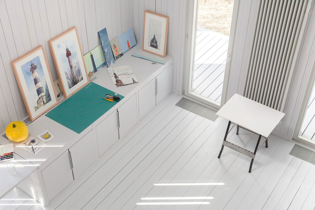 A Crisp, Bright and Monochrome Home for the Architect and His Family in Moscow by Alexey Ilyin (23)