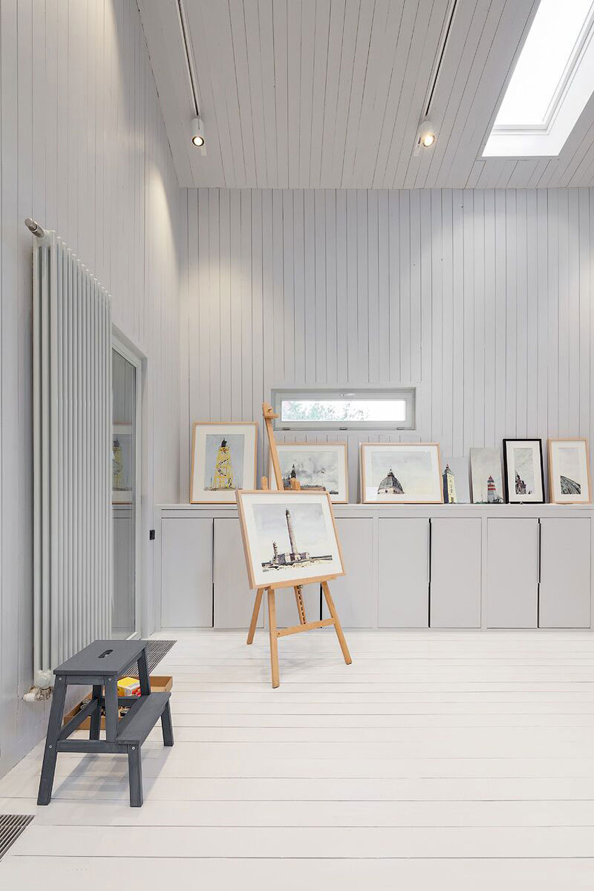 A Crisp, Bright and Monochrome Home for the Architect and His Family in Moscow by Alexey Ilyin (26)