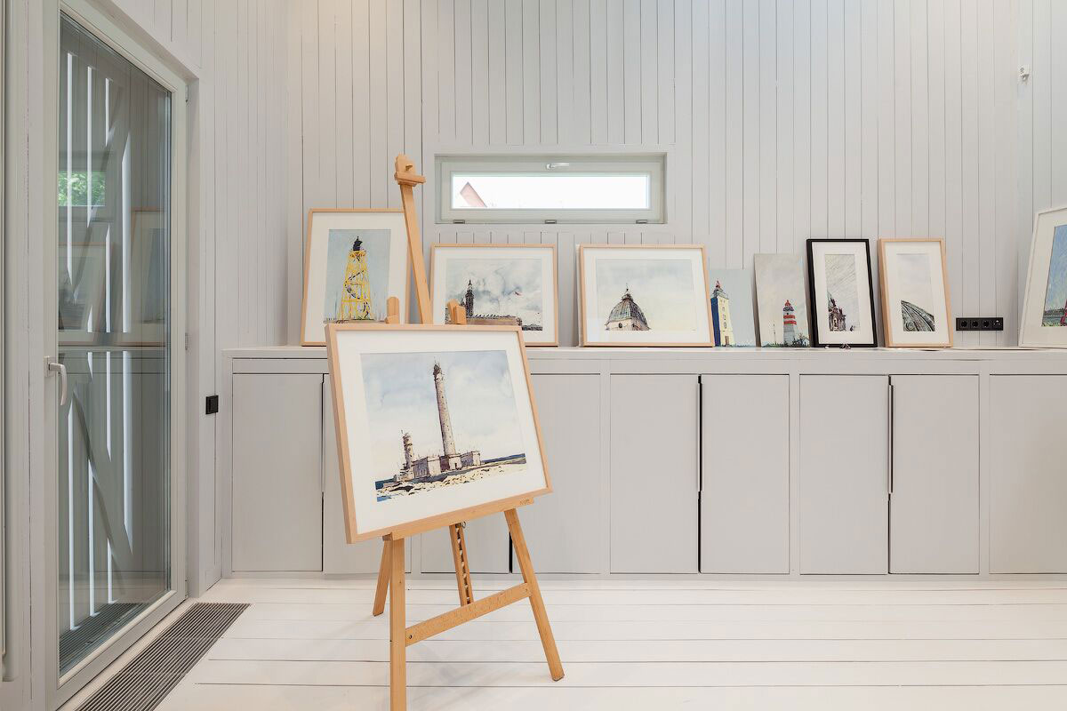 A Crisp, Bright and Monochrome Home for the Architect and His Family in Moscow by Alexey Ilyin (27)