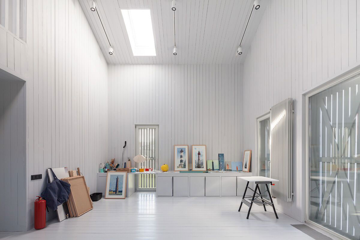 A Crisp, Bright and Monochrome Home for the Architect and His Family in Moscow by Alexey Ilyin (30)