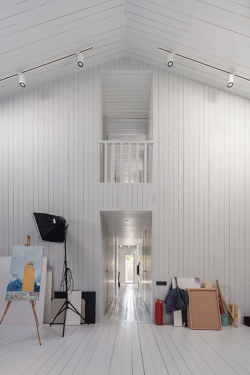 A Crisp, Bright and Monochrome Home for the Architect and His Family in Moscow by Alexey Ilyin (32)