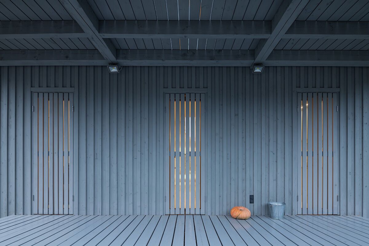 A Crisp, Bright and Monochrome Home for the Architect and His Family in Moscow by Alexey Ilyin (34)