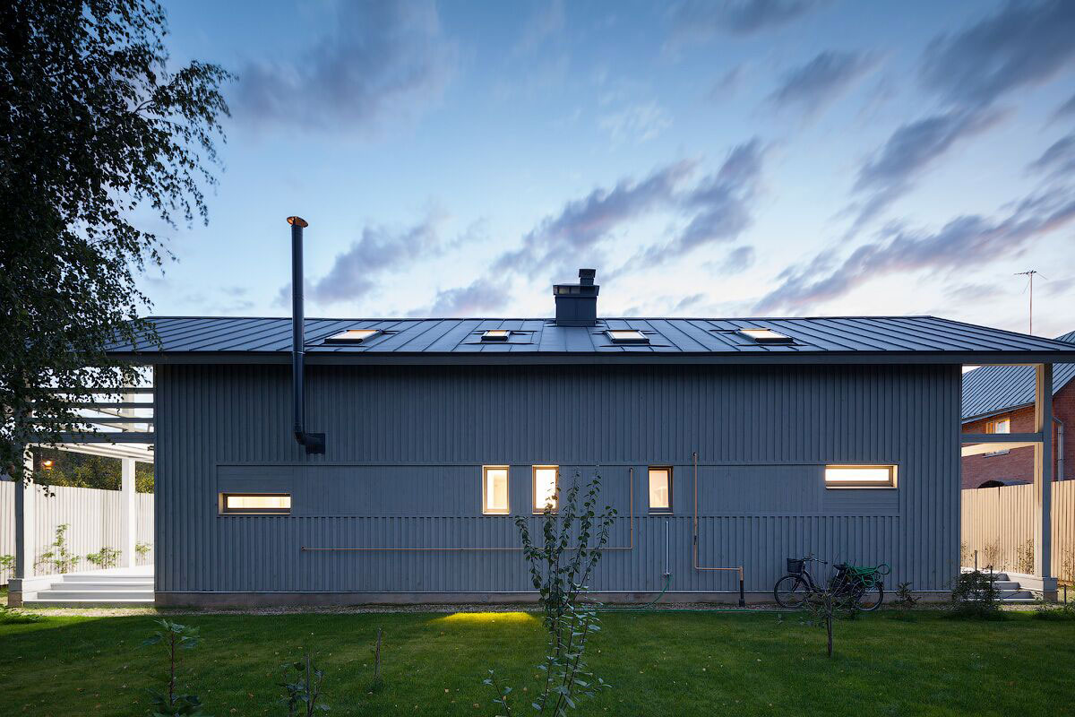 A Crisp, Bright and Monochrome Home for the Architect and His Family in Moscow by Alexey Ilyin (35)