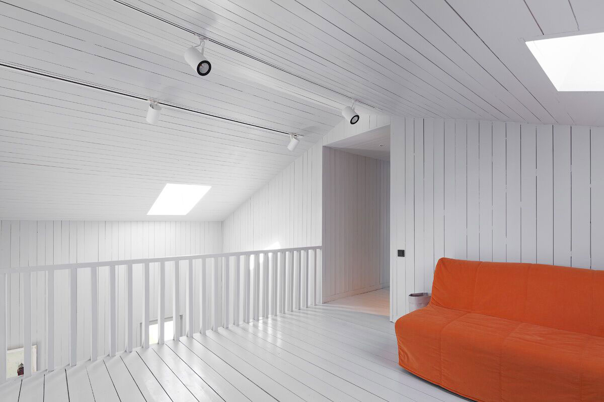 A Crisp, Bright and Monochrome Home for the Architect and His Family in Moscow by Alexey Ilyin (6)