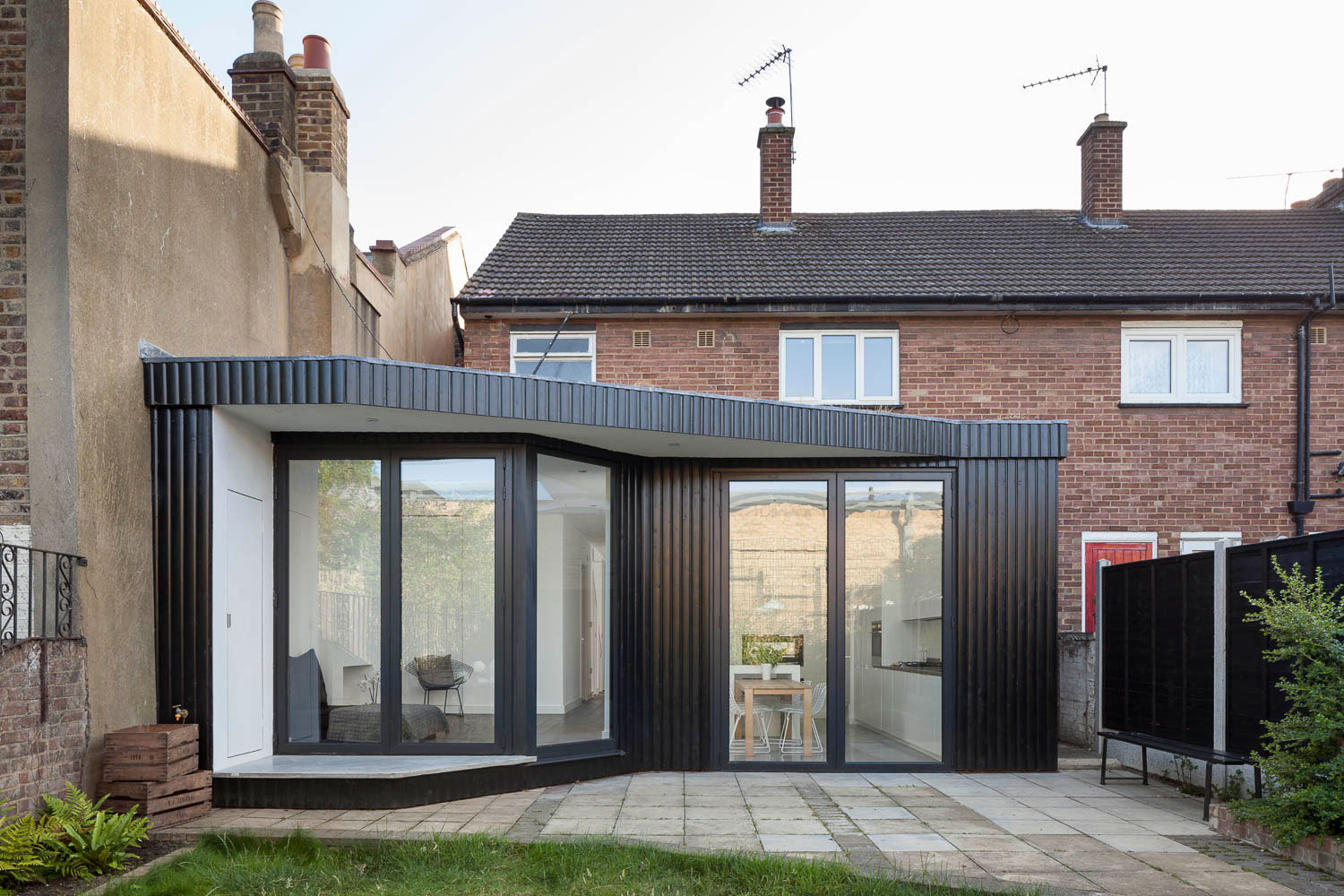 A Luminous Semi-Detached Home with Welcoming and Functionality Interiors in London by Scenario Architecture (1)