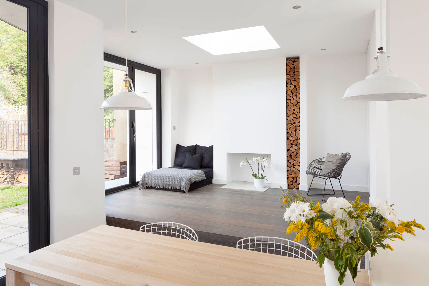 A Luminous Semi-Detached Home with Welcoming and Functionality Interiors in London by Scenario Architecture (4)
