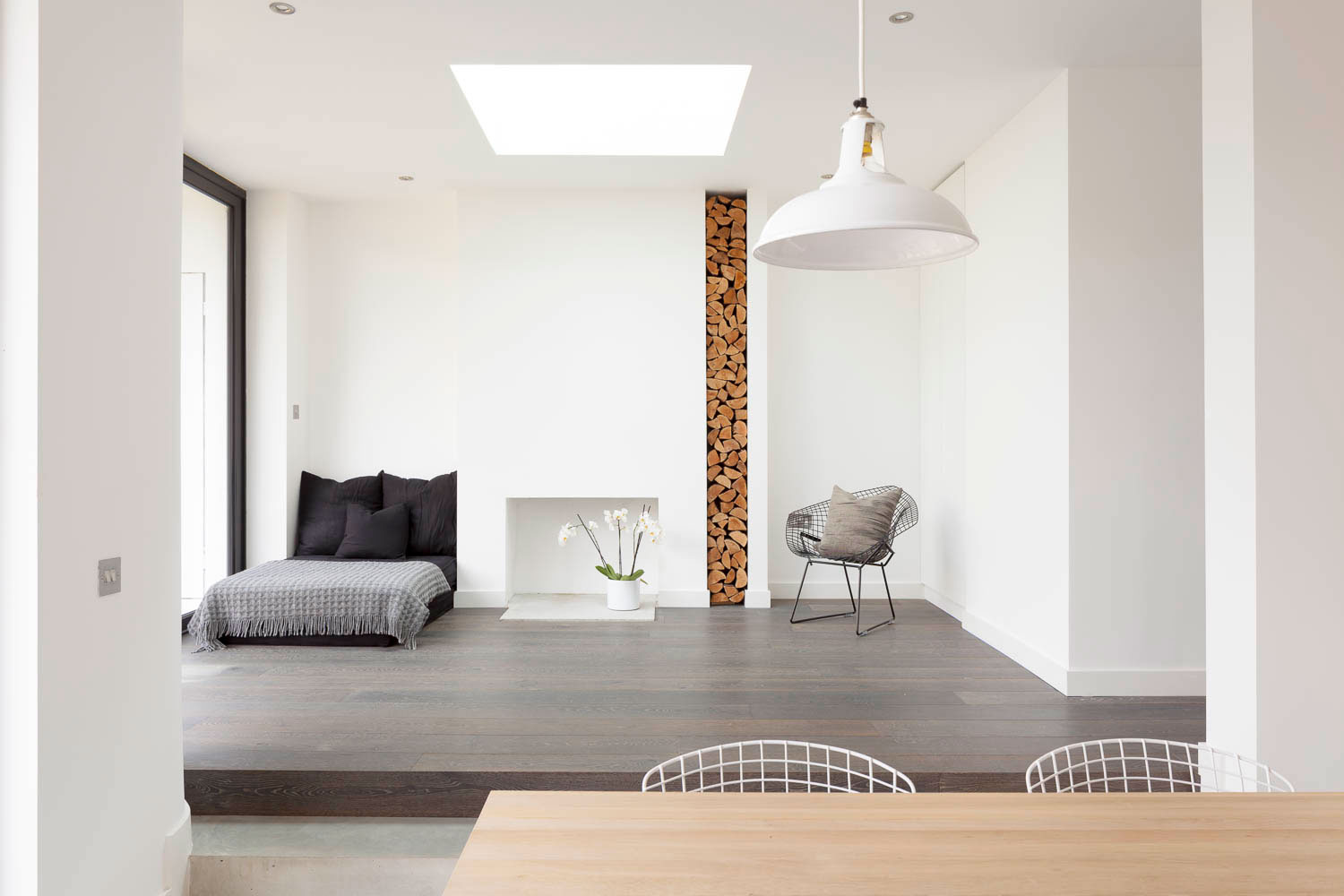 A Luminous Semi-Detached Home with Welcoming and Functionality Interiors in London by Scenario Architecture (5)