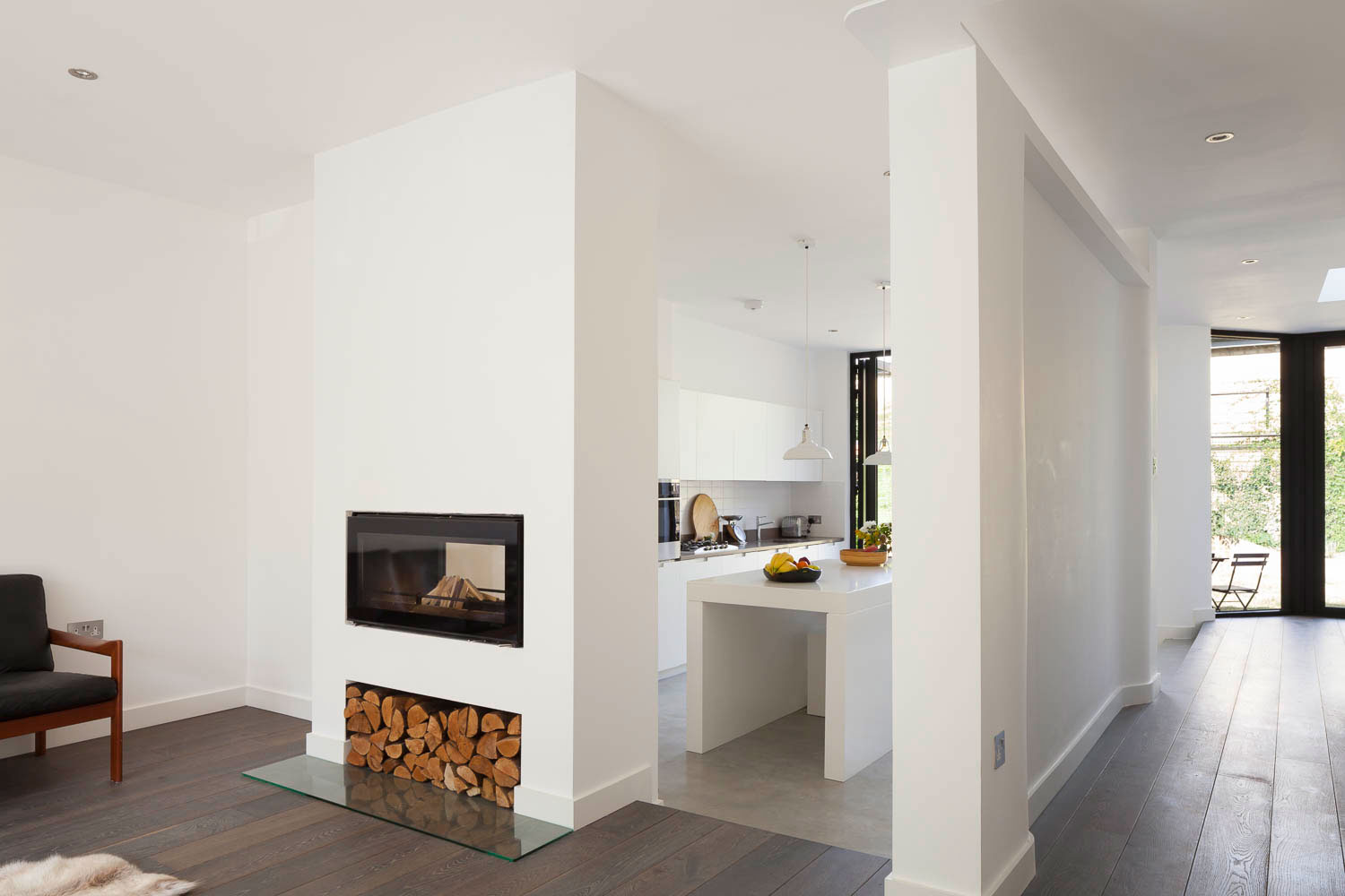 A Luminous Semi-Detached Home with Welcoming and Functionality Interiors in London by Scenario Architecture (7)