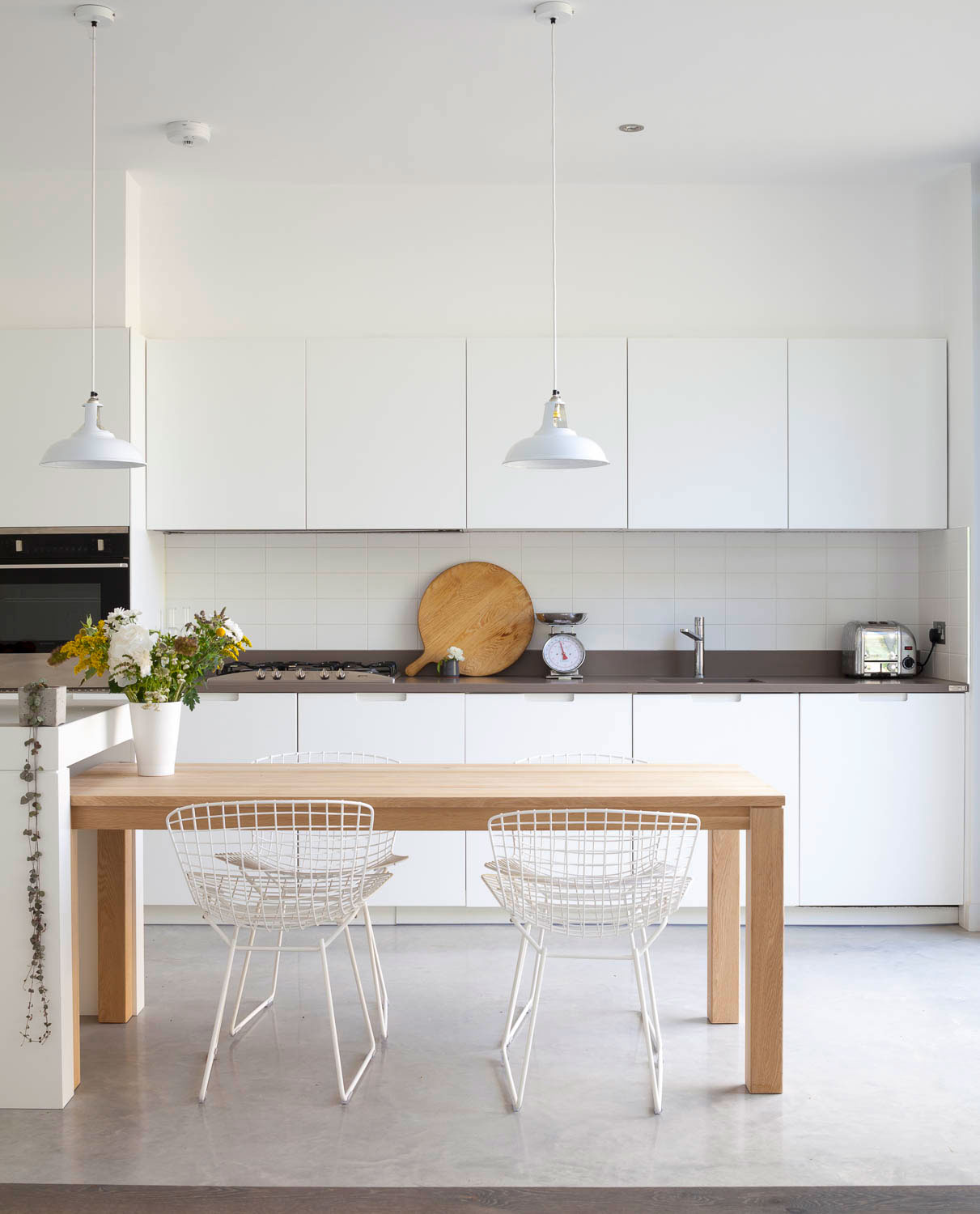A Luminous Semi-Detached Home with Welcoming and Functionality Interiors in London by Scenario Architecture (9)
