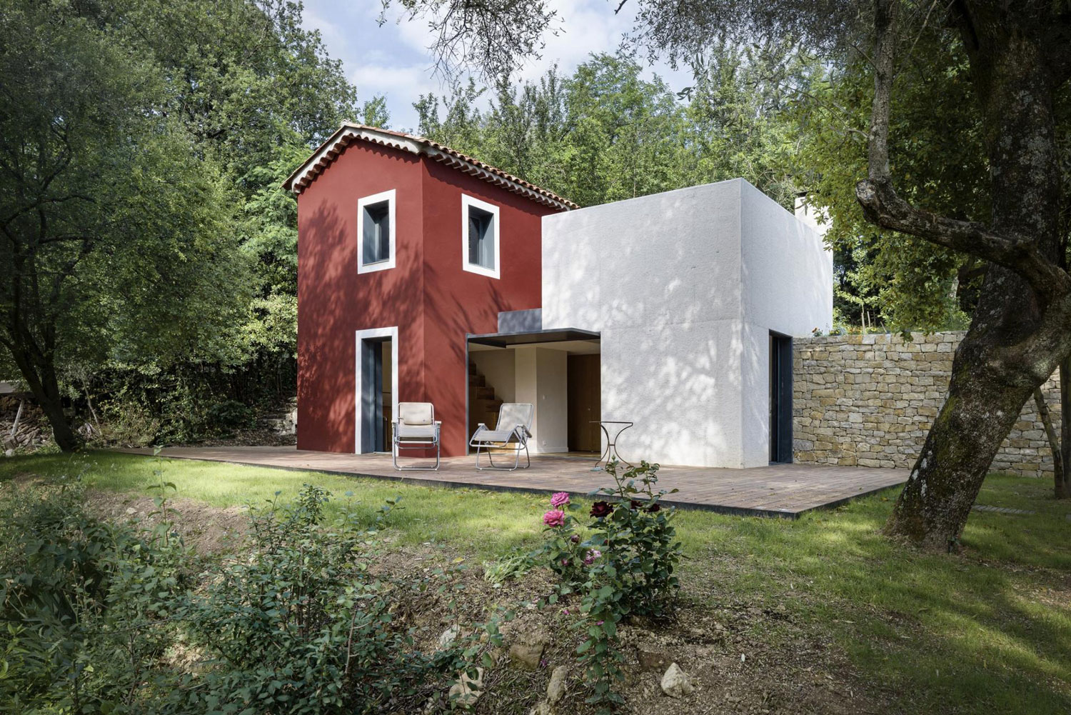 A Luminous and Elegant Contemporary Rural Home in Sclos de Contes, France by Cyril Chenebeau Architecte (1)