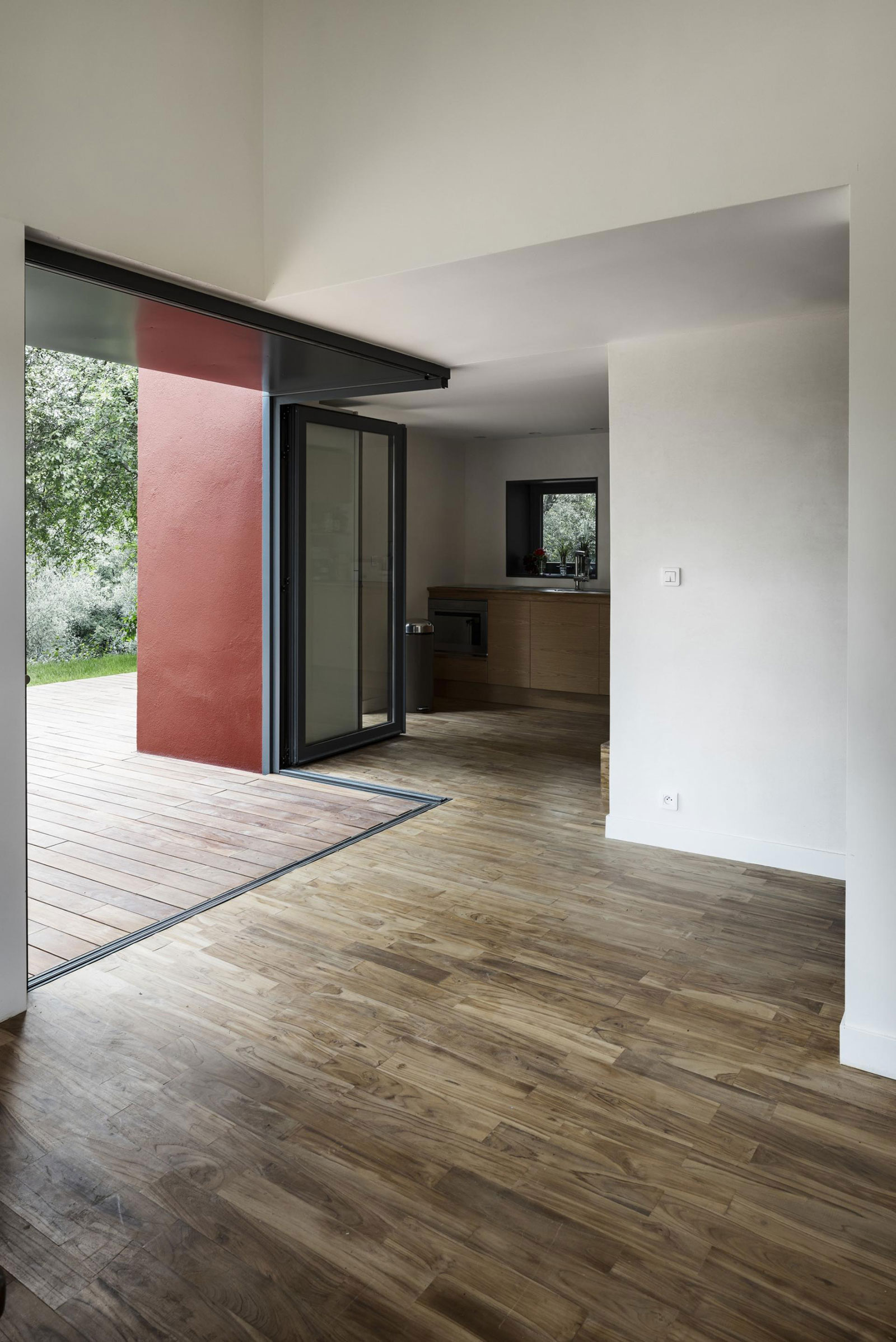 A Luminous and Elegant Contemporary Rural Home in Sclos de Contes, France by Cyril Chenebeau Architecte (14)