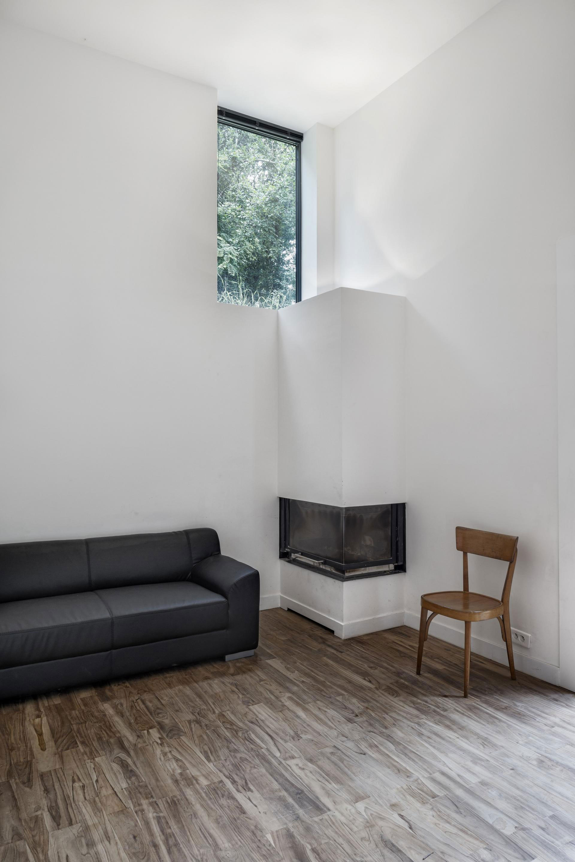 A Luminous and Elegant Contemporary Rural Home in Sclos de Contes, France by Cyril Chenebeau Architecte (15)