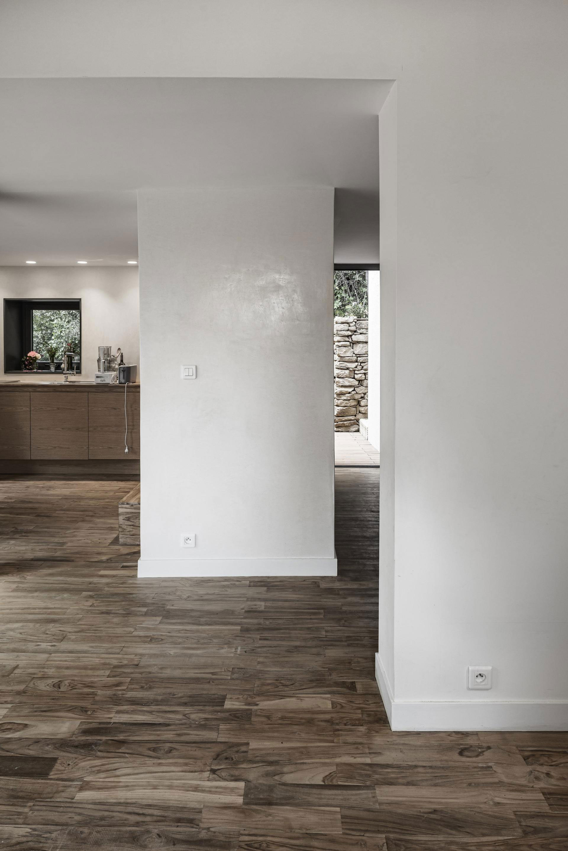 A Luminous and Elegant Contemporary Rural Home in Sclos de Contes, France by Cyril Chenebeau Architecte (18)