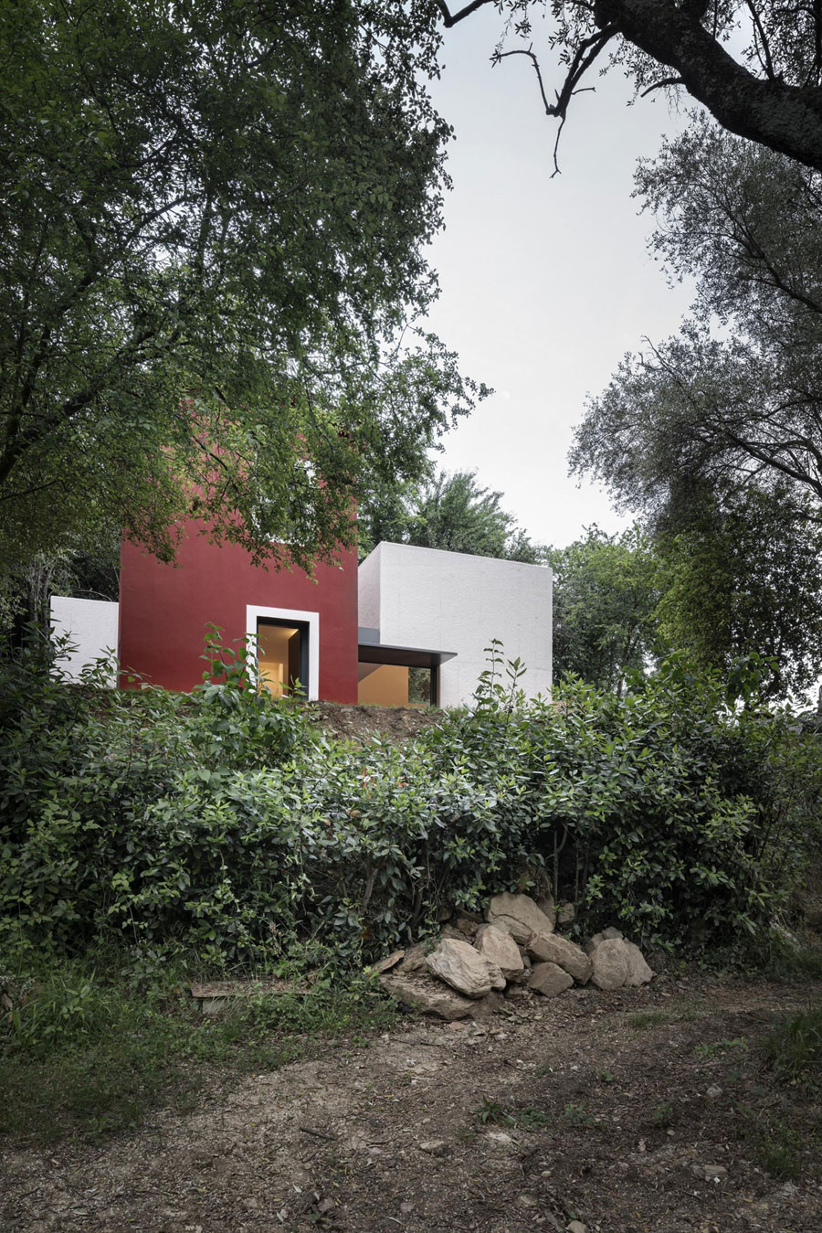 A Luminous and Elegant Contemporary Rural Home in Sclos de Contes, France by Cyril Chenebeau Architecte (3)