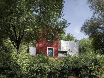 A Luminous and Elegant Contemporary Rural Home in Sclos de Contes, France by Cyril Chenebeau Architecte (4)