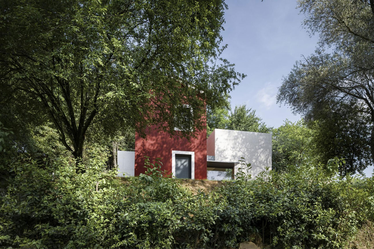 A Luminous and Elegant Contemporary Rural Home in Sclos de Contes, France by Cyril Chenebeau Architecte (4)